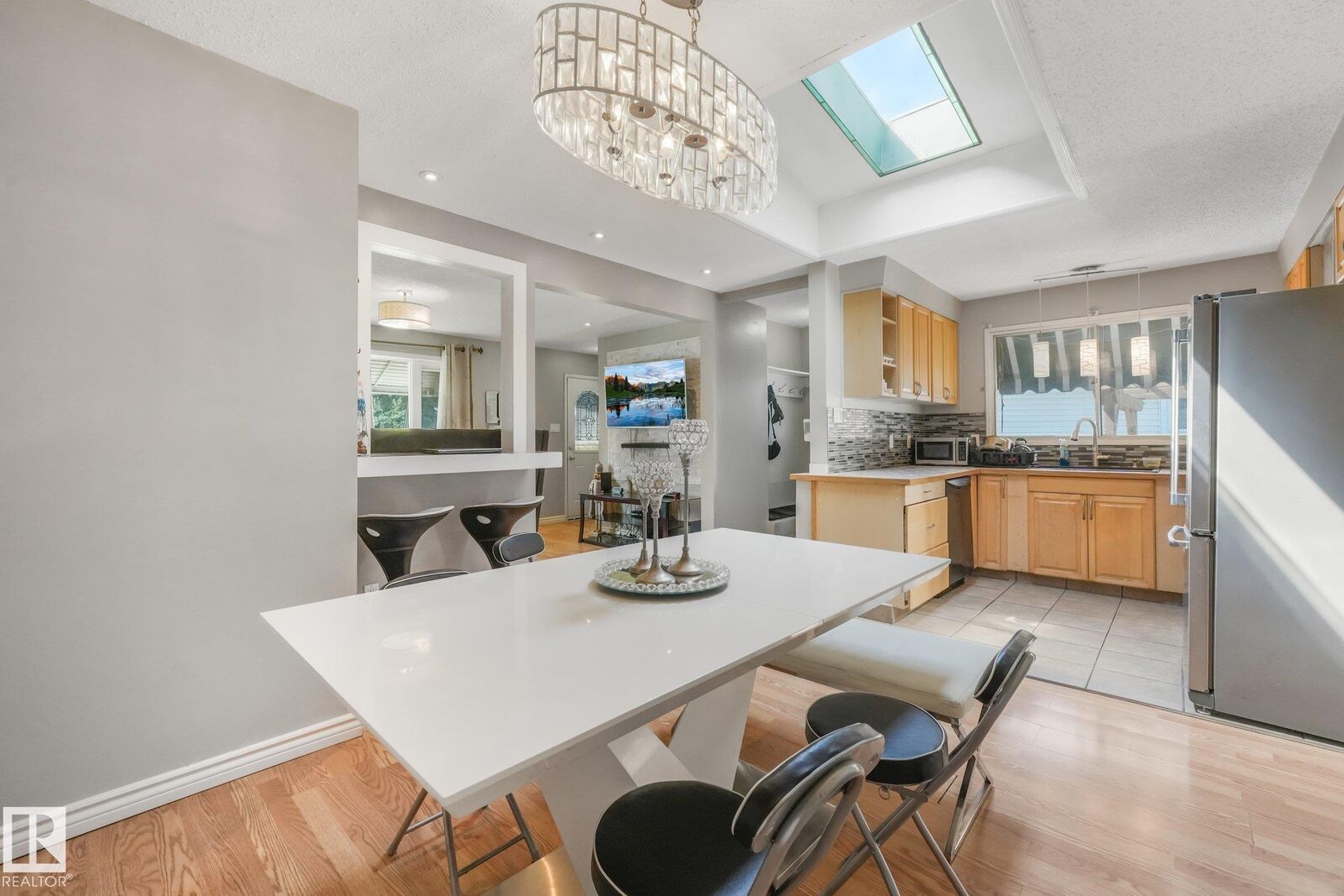 Property Photo:  5914 91 Avenue NW  AB T6B 0R4 