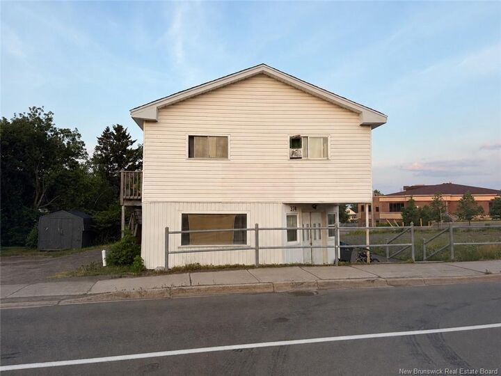 374 Acadie — photo 1