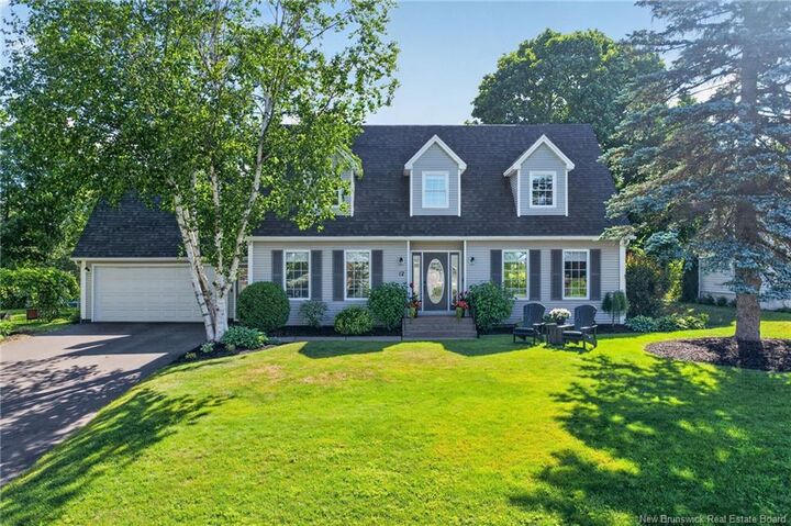 12 Fairway Boulevard — photo 1