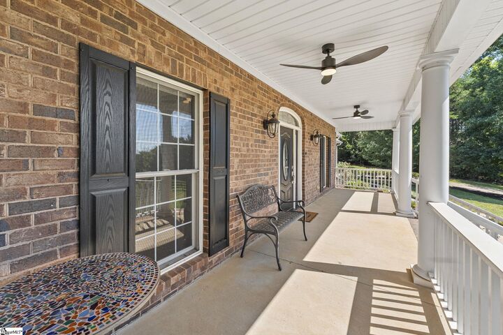 Property Photo: 956 Laurelwood Way SC 29356