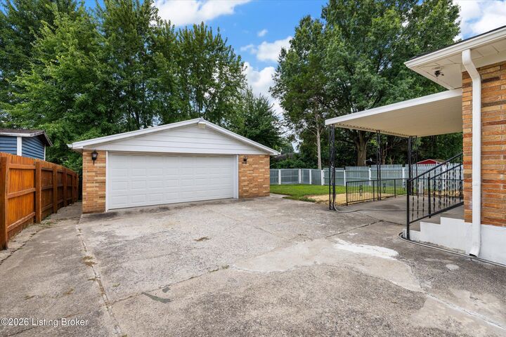 Property Photo: 4405 Tara Ave KY 40216