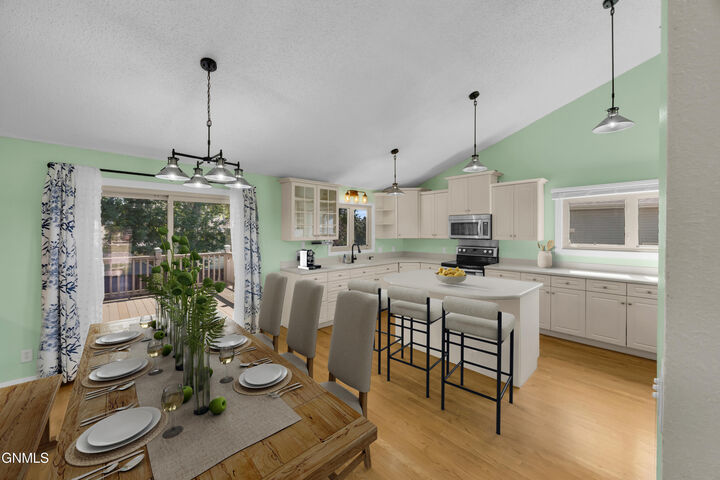 Property Photo:  524 Assiniboin Drive  ND 58503 