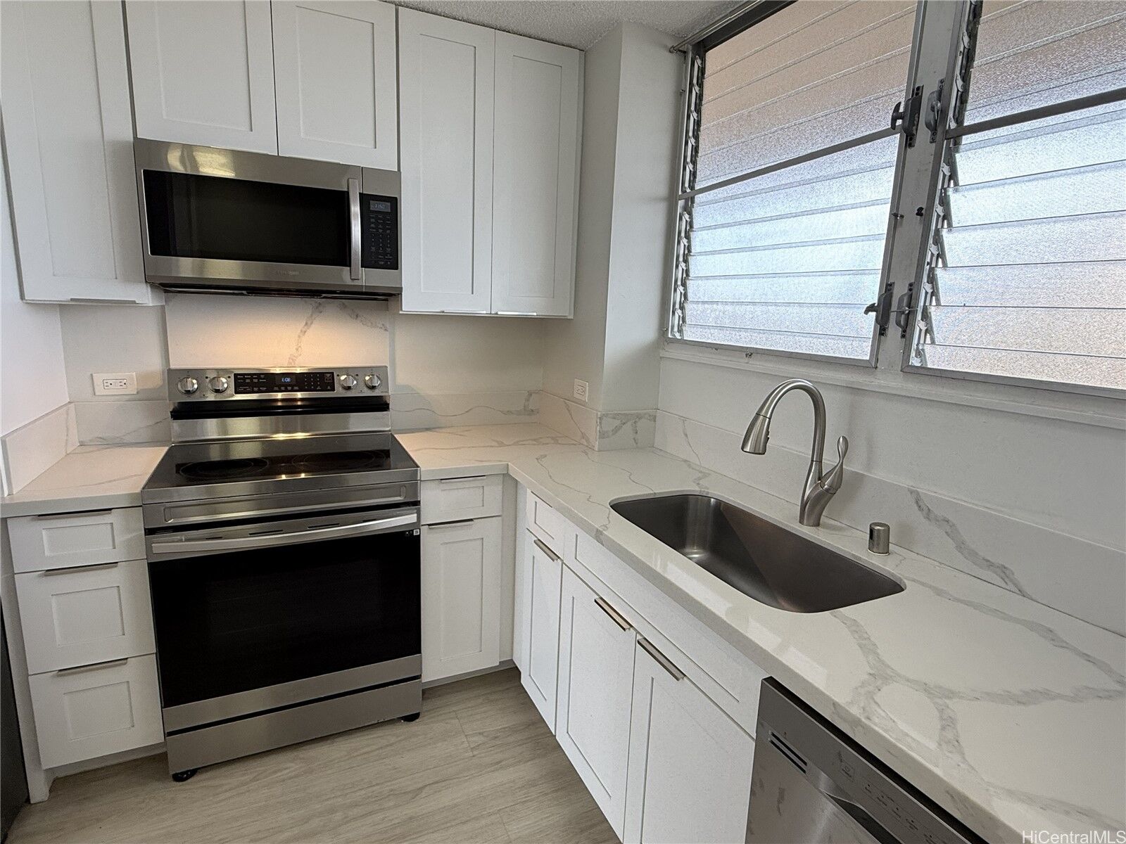 Property Photo: 2920 Ala Ilima Street 1606 HI 96818