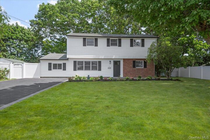 Property Photo:  103 Bonnie Road  NY 11769 