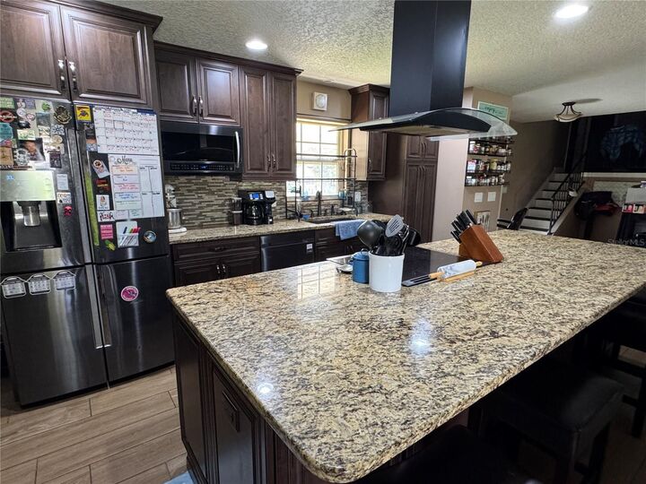 Property Photo: 513 Oakcrest Street FL 32714