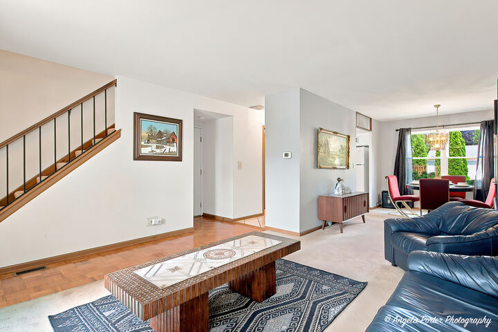 Property Photo: 931 Perry Drive IL 60102