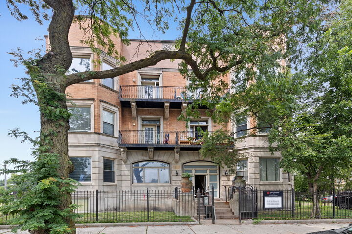 Property Photo: 5014 S King Drive 2W IL 60615