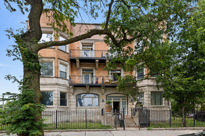 Property Photo: 5014 S King Drive 2W IL 60615