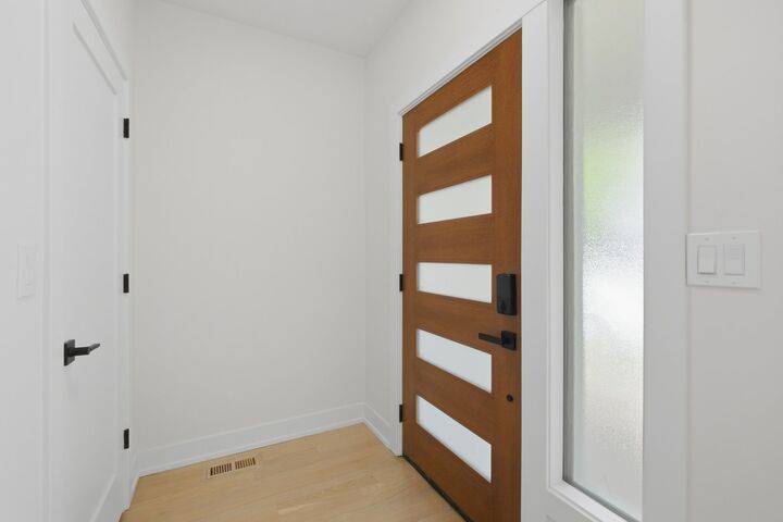 Property Photo: 6707 W Imlay Street IL 60631