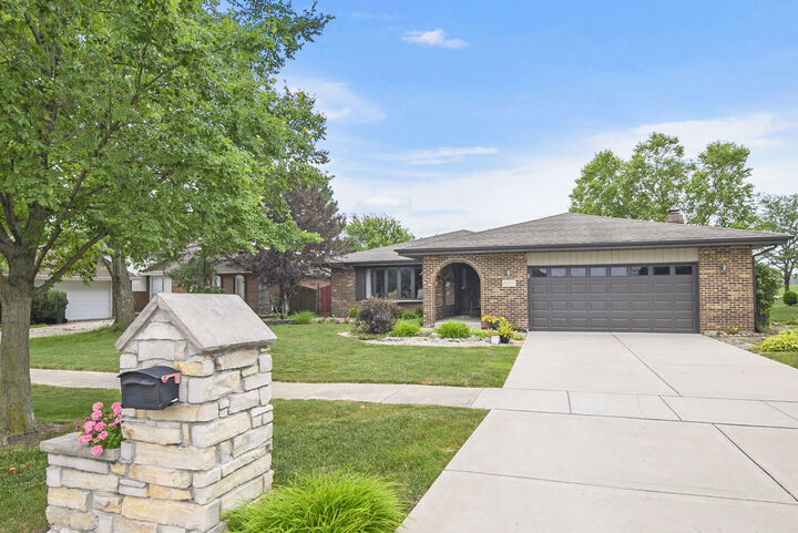 Property Photo:  8955 Linden Drive  IL 60487 