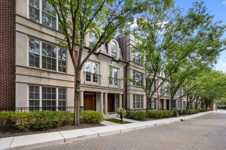 Property Photo:  1038 N Western Avenue  IL 60045 