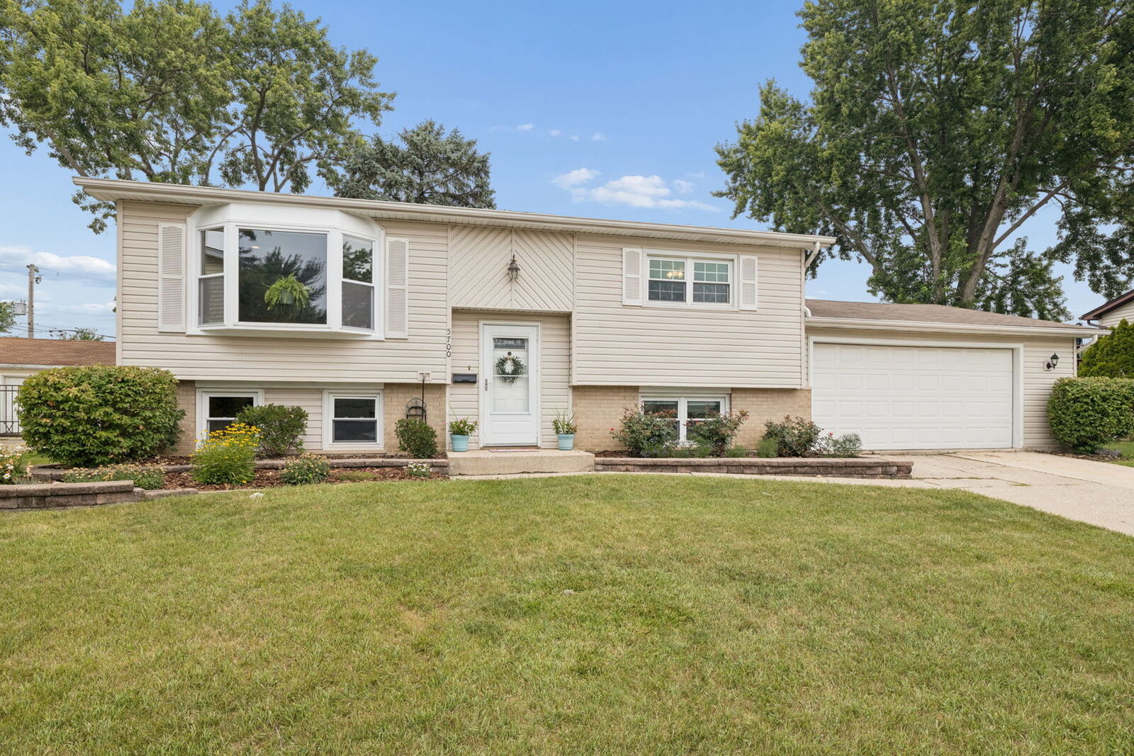 Property Photo: 5700 Victoria Drive IL 60452