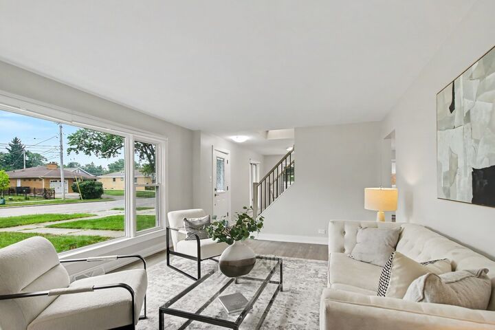 Property Photo:  538 N Broadway Avenue  IL 60068 
