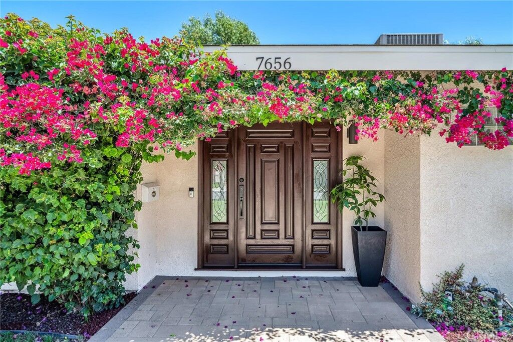 Property Photo:  7656 Lasaine  CA 91325 