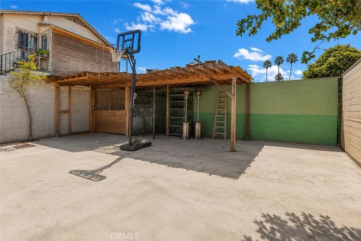 Property Photo:  236 W 53  CA 90037 