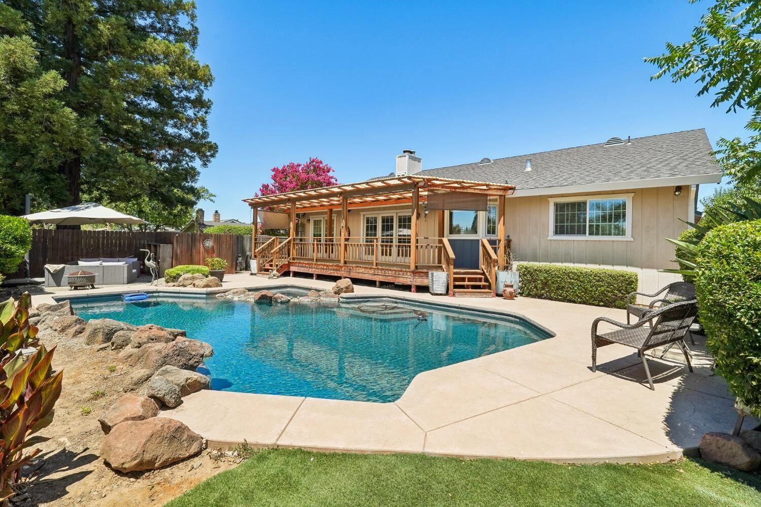 Property Photo: 9762 Parktree Way CA 95624