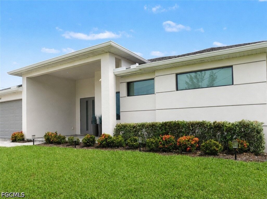 Property Photo: 2019 SW 28th Lane FL 33914