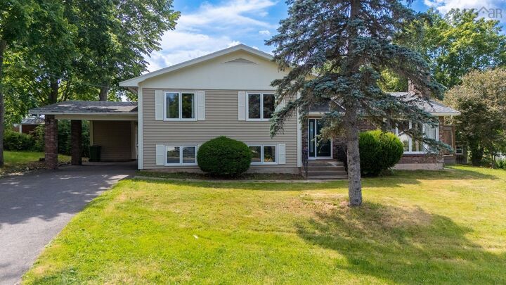 Property Photo: 20 Grandview Drive NS B4P 1W4