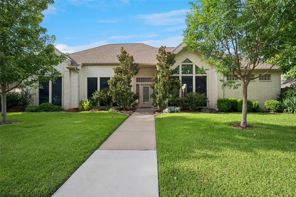Property Photo:  328 Park Valley Drive  TX 75019 