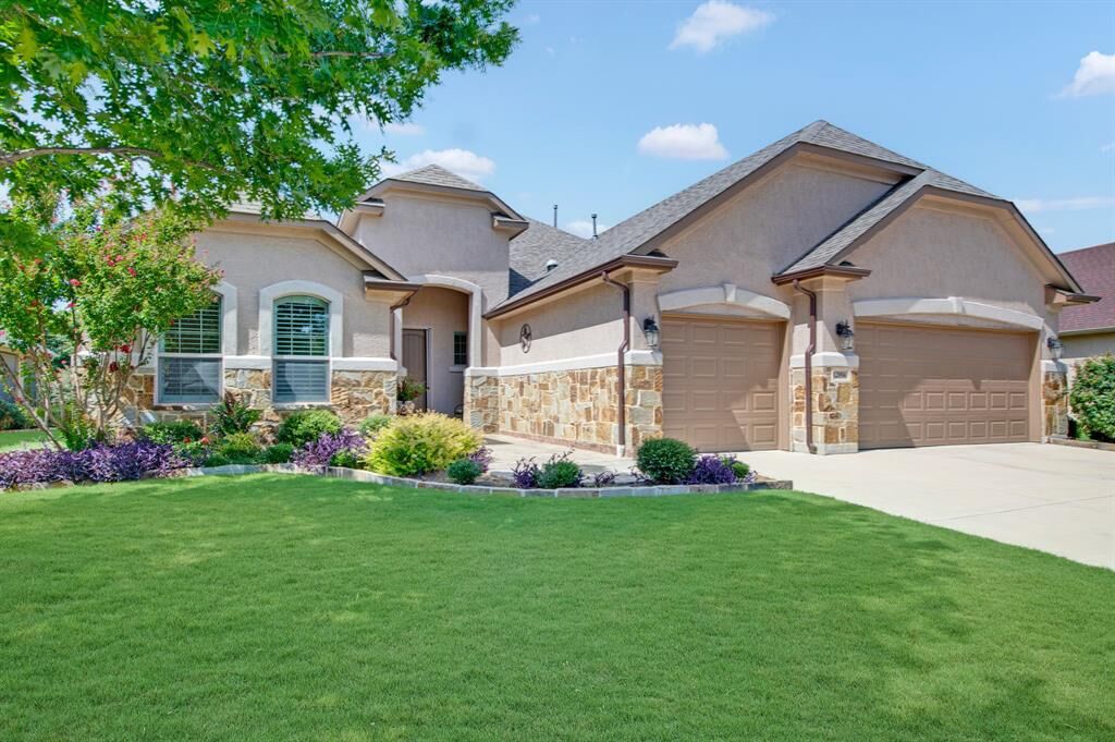 Property Photo:  12004 Pepperidge Avenue  TX 76207 