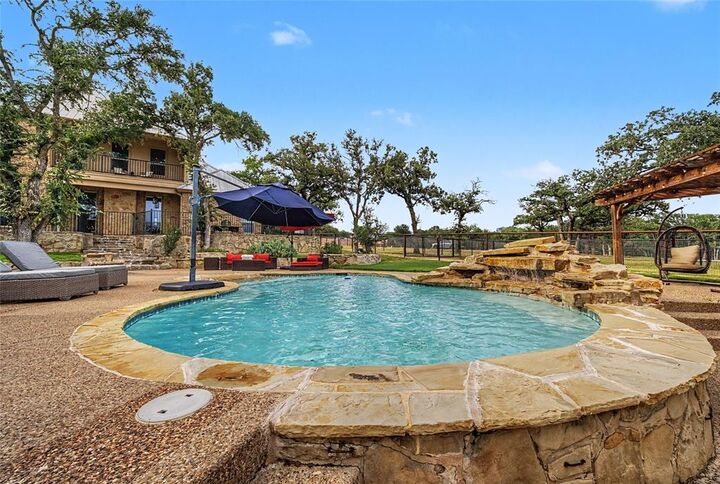 Property Photo: 137 Silver Saddle Circle TX 76087