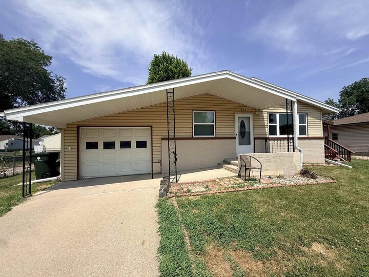 Property Photo:  501 E 31st St.  IA 68776 