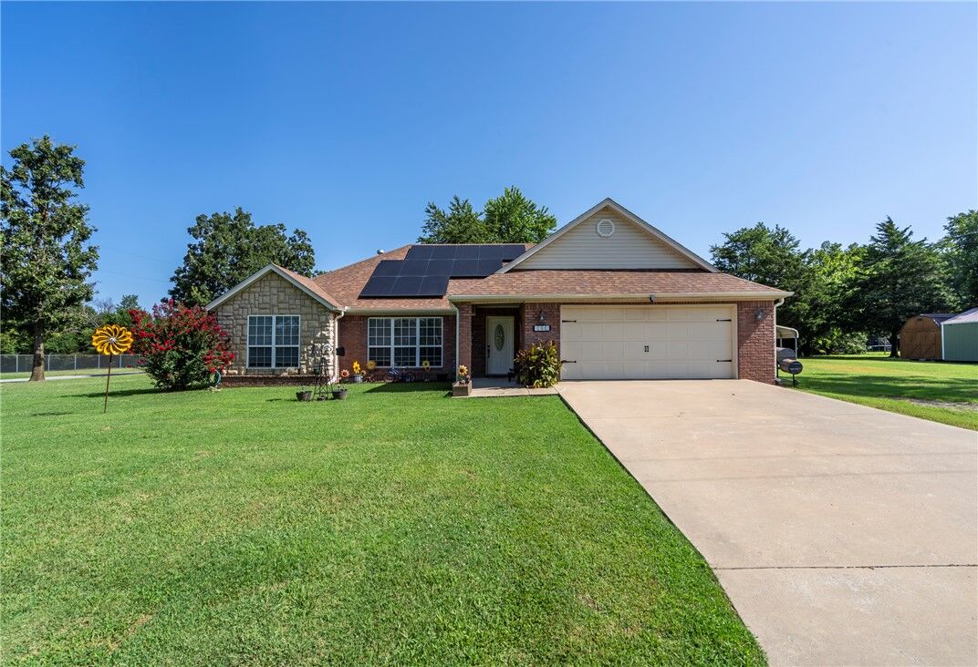 Property Photo:  1302 E Crawford Street  AR 72734 