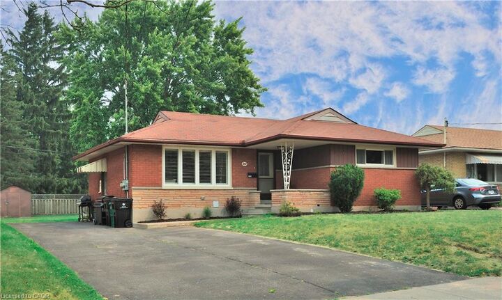 212 Doon Road — photo 1