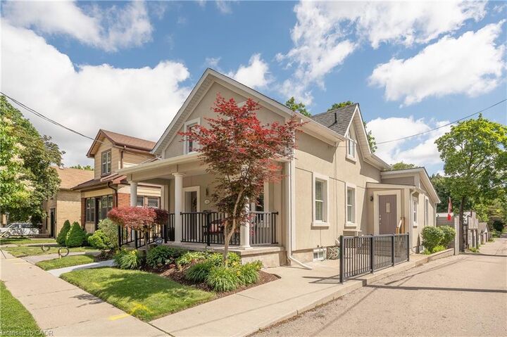 40 Moore Avenue — photo 1