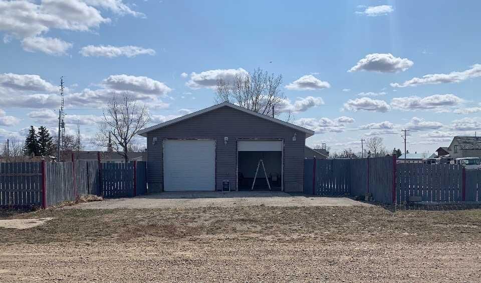 Property Photo: 404 6 Avenue N AB T0L 0R0