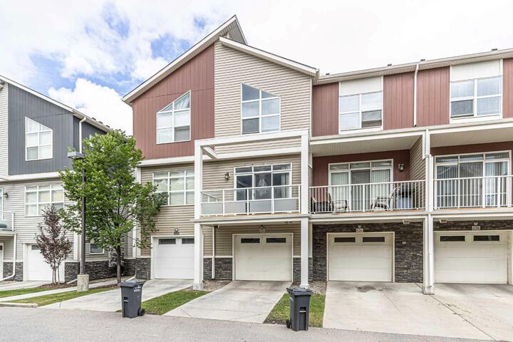634 Redstone View NE — photo 1