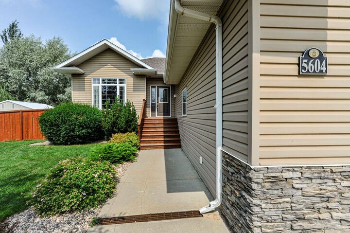 Property Photo: 5604 28A AB T4V 1T2