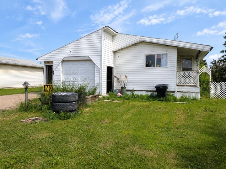 4611 48 Street — photo 1