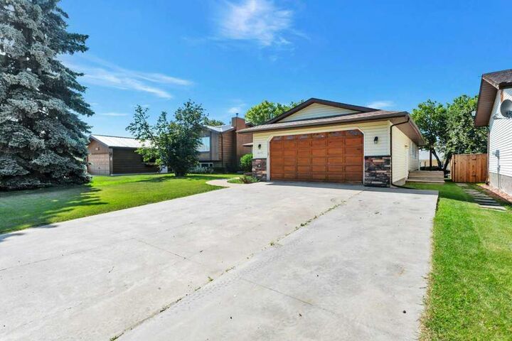 Property Photo: 5217 46 Avenue AB T0C 2J0