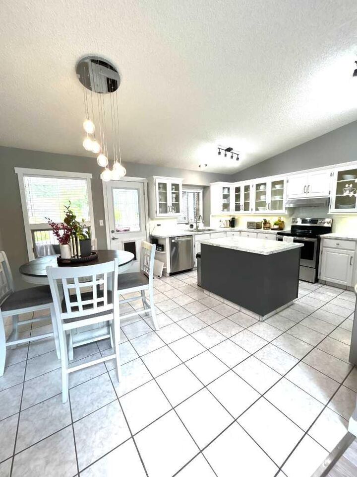 Property Photo:  1332 17 Street SE  AB T1A 2A8 
