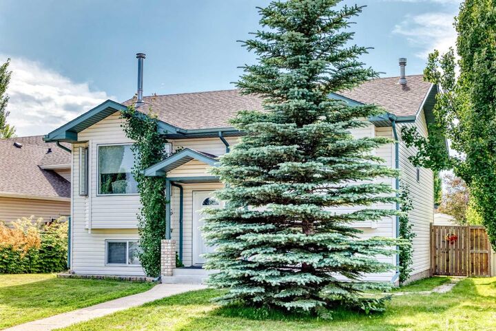Property Photo: 78 Drummond Avenue AB T4R 3A5