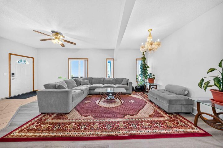 Property Photo: 125 Tarawood Place NE AB T3J 5B4