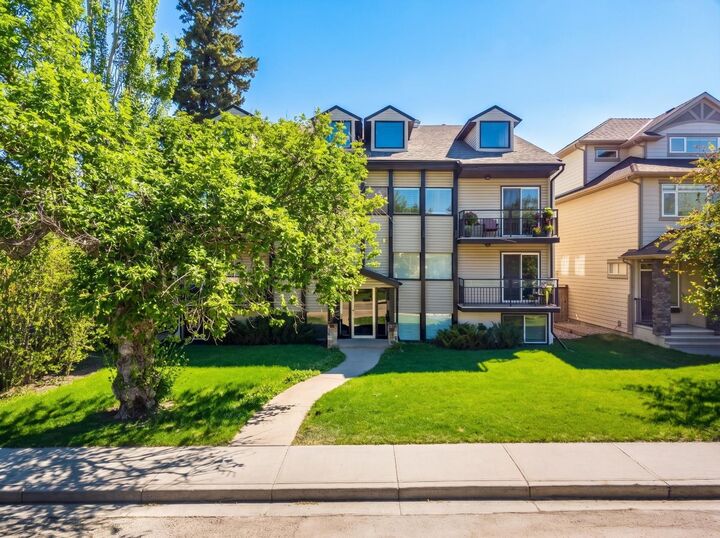 Property Photo: 2110 15 Street SW 7 AB T2T 3Y8