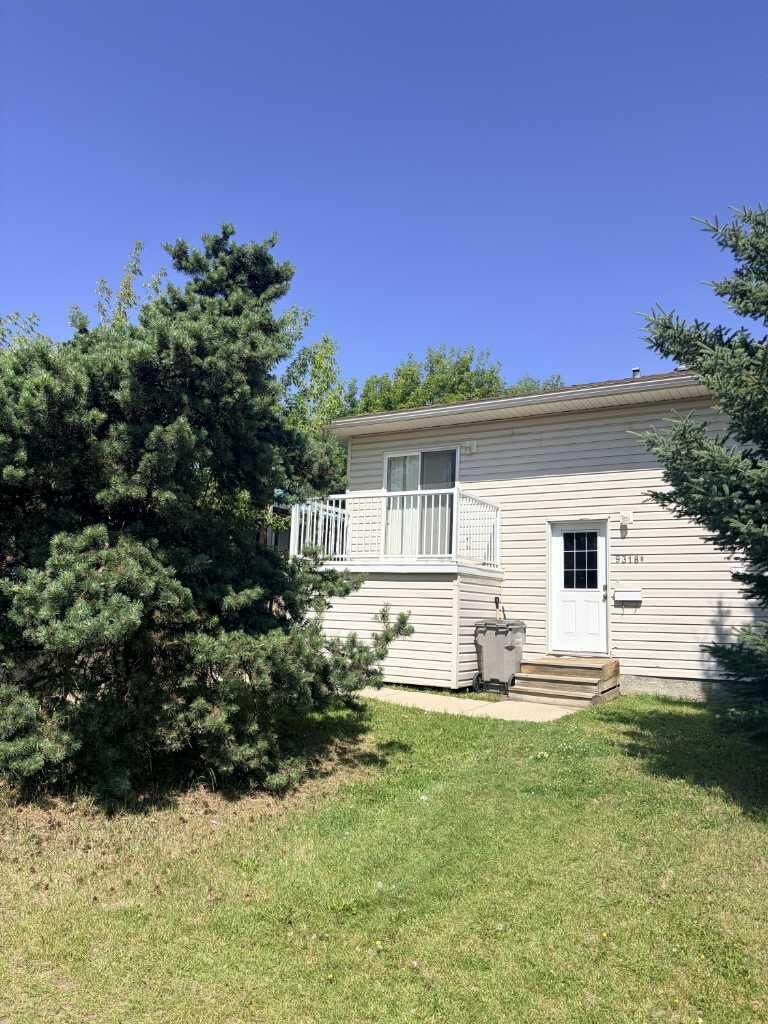 Property Photo: 9318 106 Avenue B AB T8V 1H7