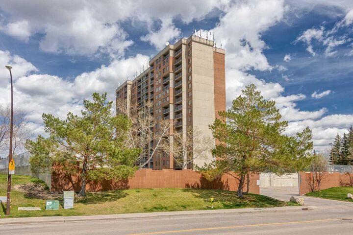 Property Photo: 4944 Dalton Drive NW 413 AB T3A 2E6
