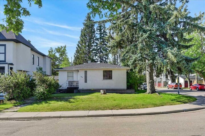 1739 19 Avenue NW — photo 1