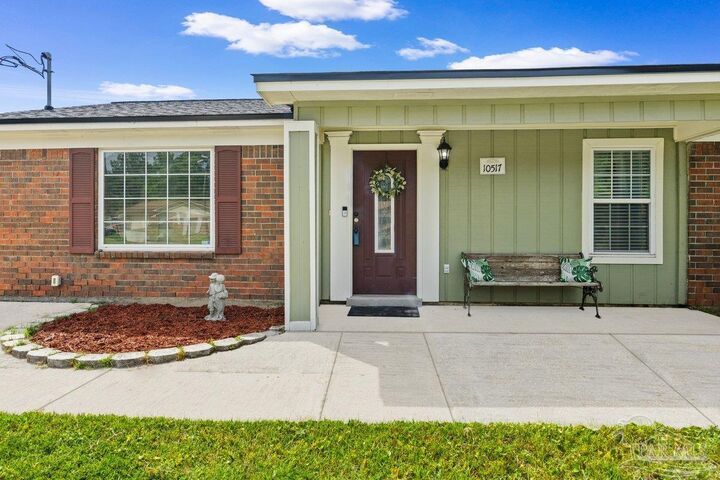 Property Photo:  10517 Heatherwood Dr  FL 32506 
