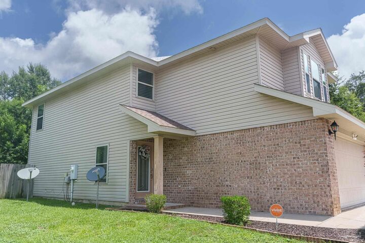 Property Photo: 1174 Wetherby Rd FL 32534