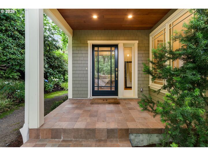 Property Photo:  4621 SW Hillside Dr  OR 97221 