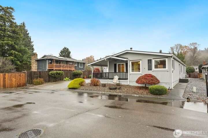Property Photo:  1402  22nd Street NE 546  WA 98002 