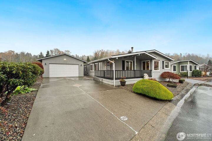 Property Photo: 1402 22nd Street NE 546 WA 98002