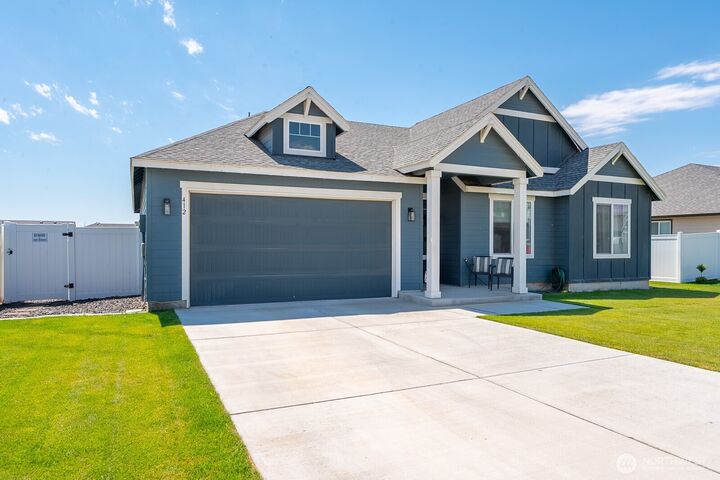 Property Photo: 412 NE L St WA 98848
