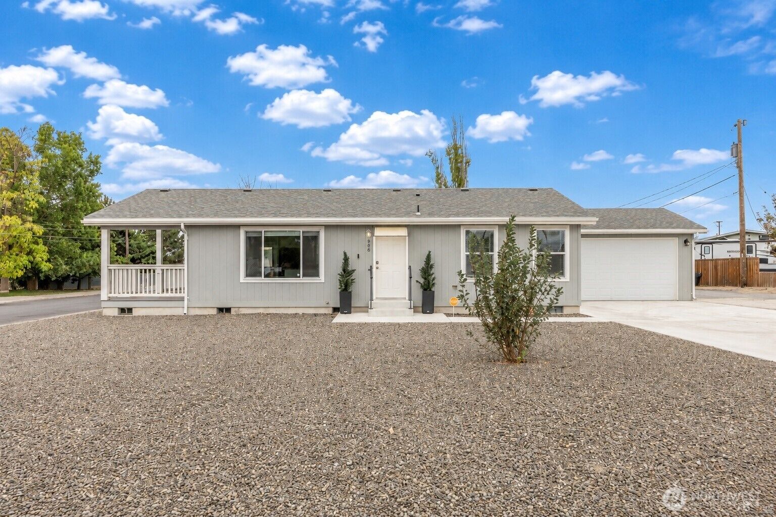Property Photo: 906 S C Street WA 98837