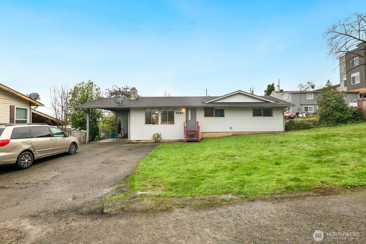 Property Photo: 7537 44th Avenue S WA 98118