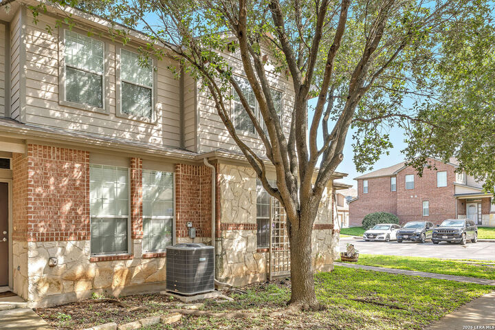 Property Photo: 2502 Grayson Cir TX 78232